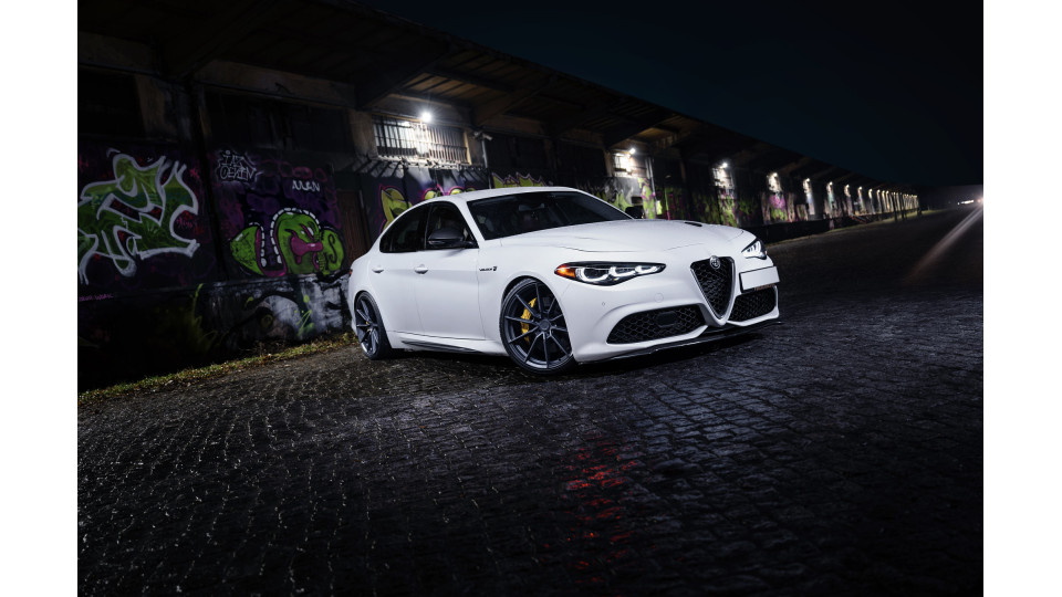 Alfa Romeo Giulia JR Wheels SL02 Matt Gun Metal